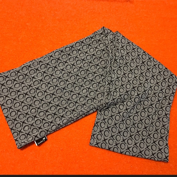 Sanibel gray xoxo bamboo knit infinity scarf made in Canada EUC - Picture 2 of 9